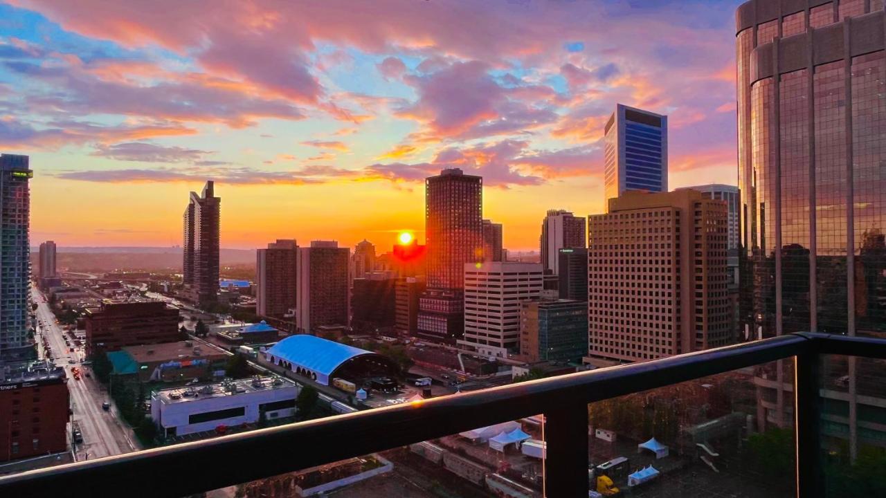 Luxury Downtown Sunset Getaway - Your Home Away From Home - Fully Stocked Kitchen, Gym, Balcony, Free Parking Κάλγκαρι Εξωτερικό φωτογραφία