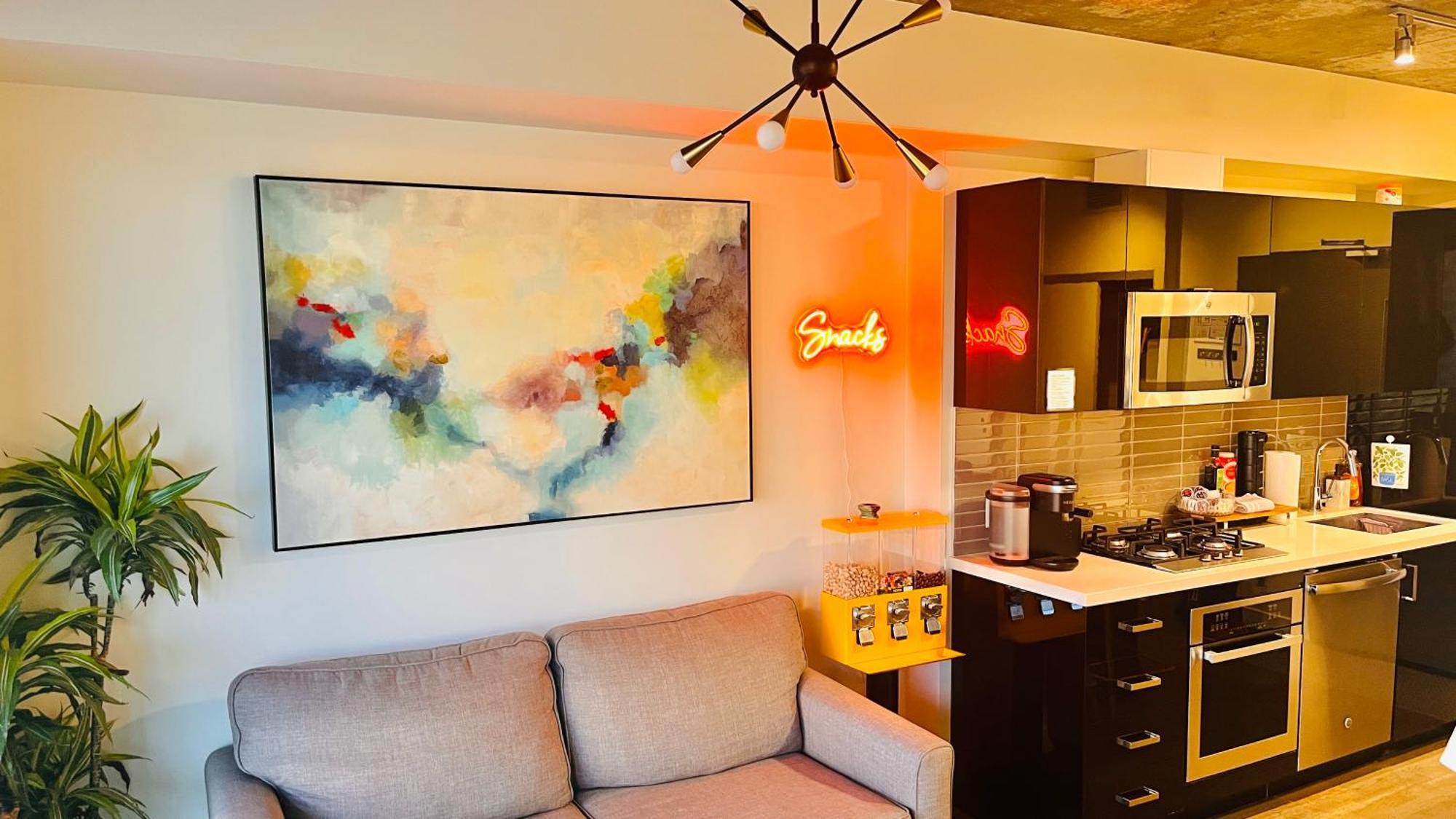 Luxury Downtown Sunset Getaway - Your Home Away From Home - Fully Stocked Kitchen, Gym, Balcony, Free Parking Κάλγκαρι Εξωτερικό φωτογραφία